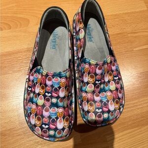 Alegria Women's Multicolor Patterned Mules